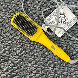 Drybar The Brush Crush Heated Straightening Brush